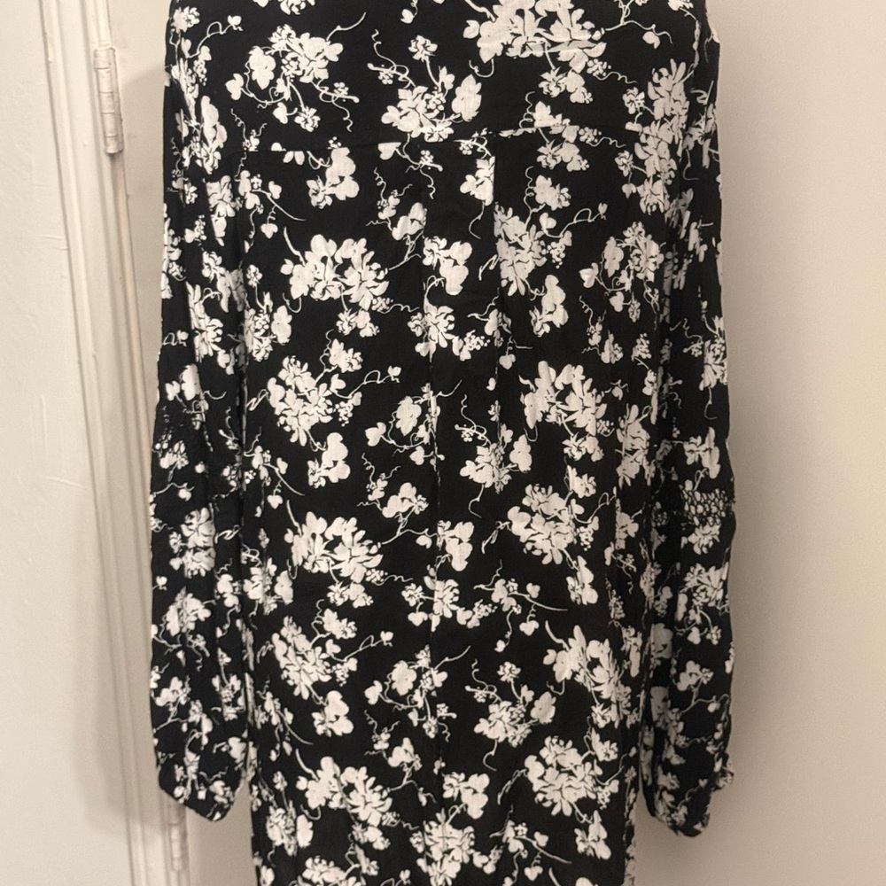 Lane Bryant Monochrome Floral Top - Picture 3 of 4